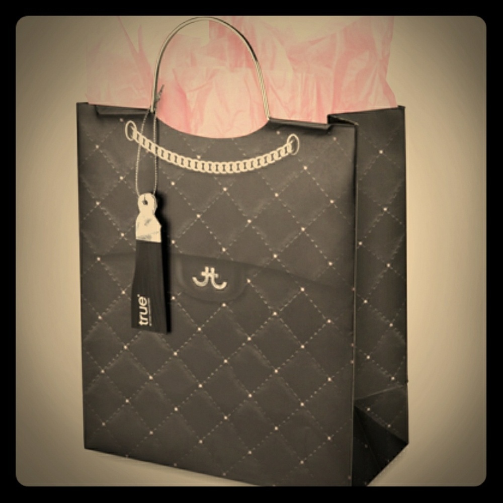 FREE GIFT W/ PURCHASE